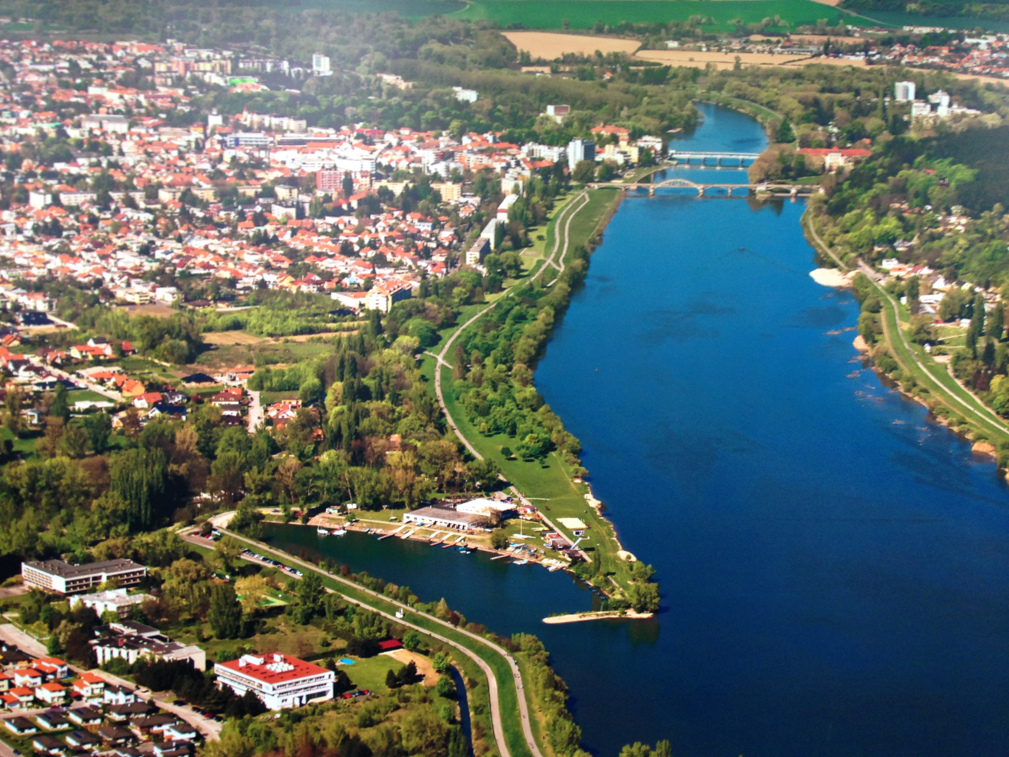 Piešt'any racing course (Váh river)