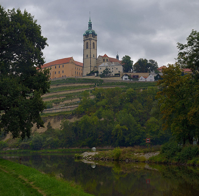 Melnik_castle_above_the_confluence_of_the_rivers_Vltava_and_Labe,_Czech_Republic.JPG
